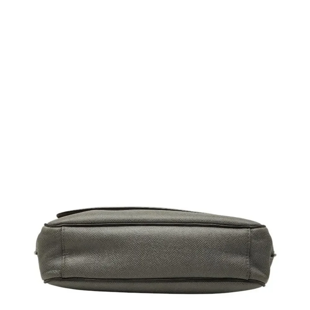 Louis Vuitton Taiga Leather Roman PM Shoulder Bag Glaciar Gray